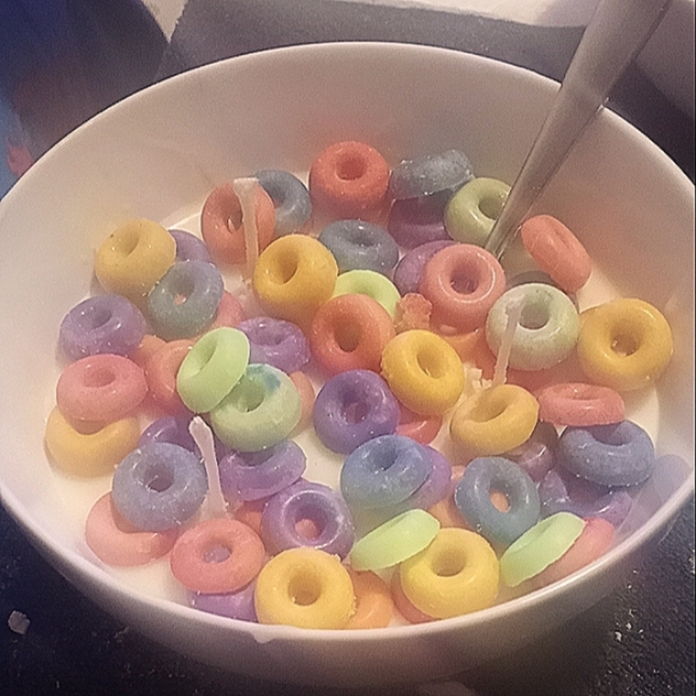 Brand New! NEVER USED! Froot Loops Candle